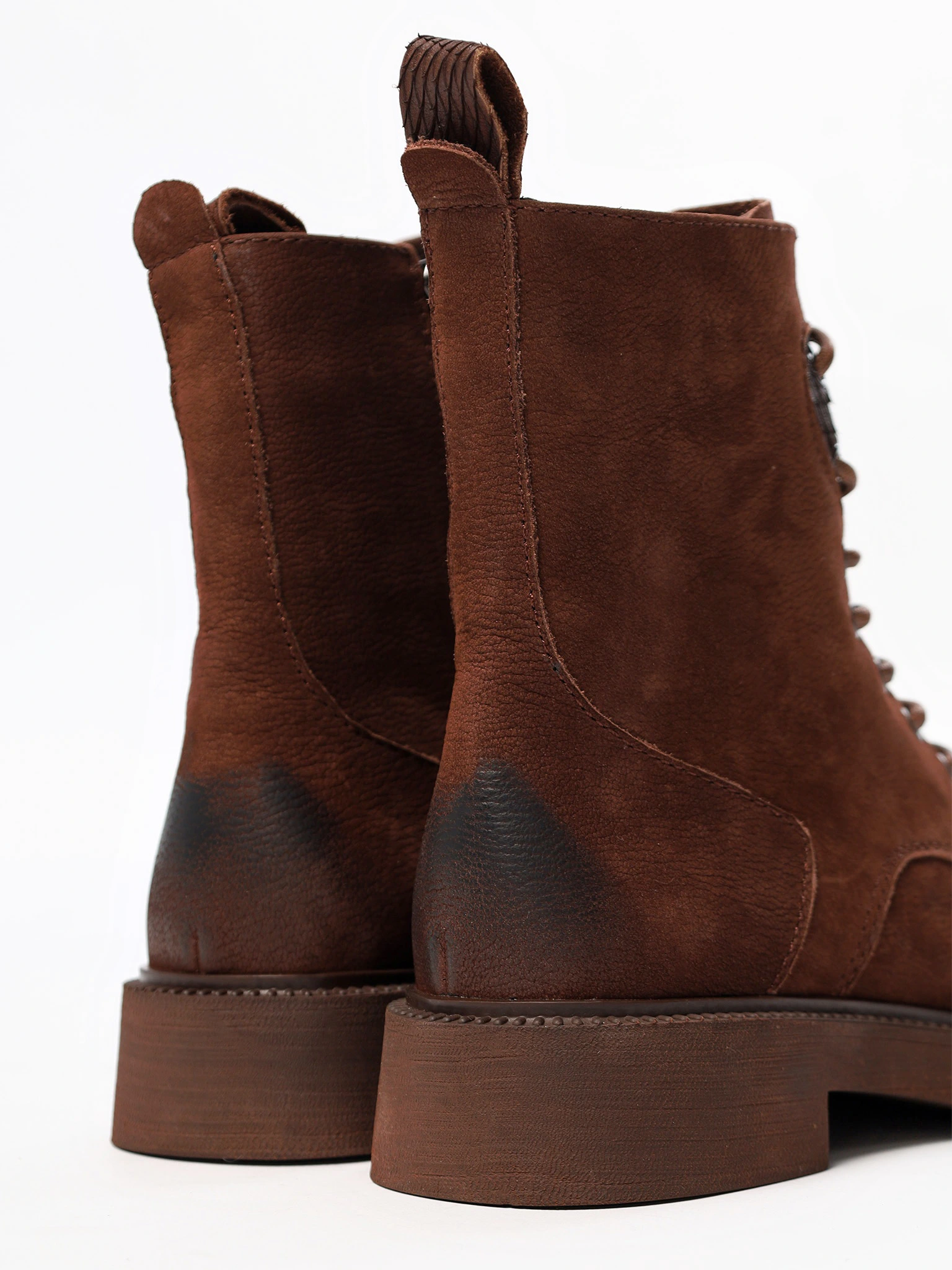 Ботинки-дерби коричневого цвета на среднем каблуке